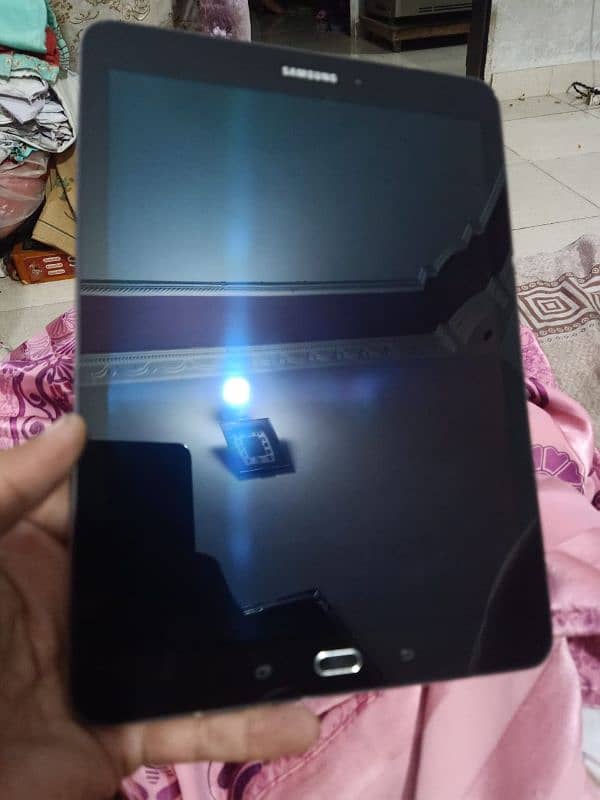 samsung tab s2 10 inch . screen damage 0