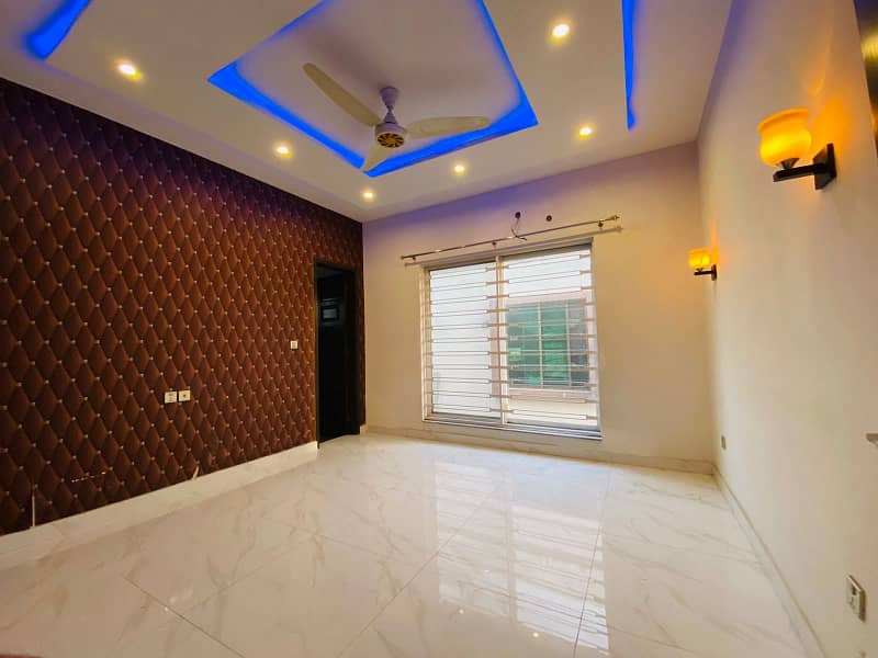 10 Marla Brand New Luxury Upper Portion For Rent In SHAHEEN BLOCK Bahria Town Lahore 1