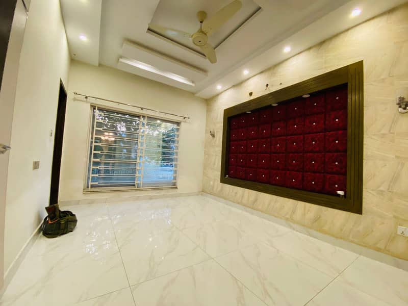 10 Marla Brand New Luxury Upper Portion For Rent In SHAHEEN BLOCK Bahria Town Lahore 11