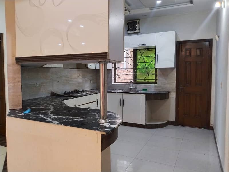 10 Marla Luxury Lower Portion Available For Rent In CHAMBELLI BLOCK Bahria Town Lahore 3