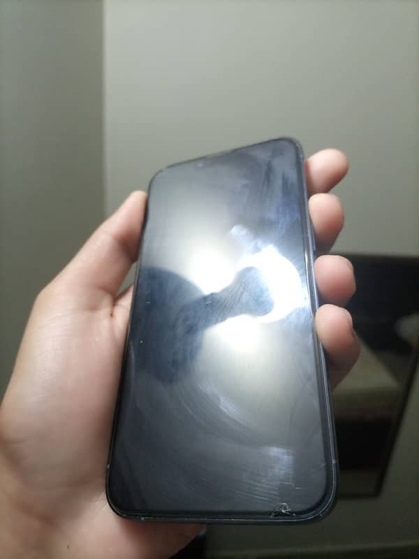 13 Pro FU screen cracked 1