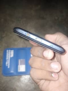 Bhai Jan mobile acha ha dabba ha charger nahi ha