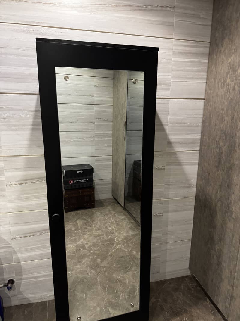 Single cupboard with mirror 0