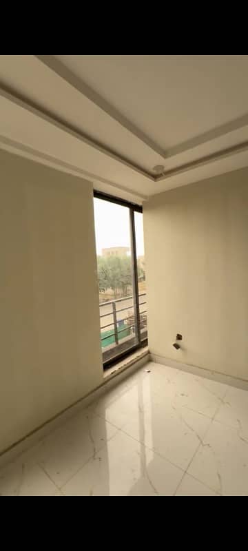 1 BED NON FURNISHED APARTMENT IS AVAILABLE FOR SALE IN SECTOR E IQBAL BLOCK BAHRIA TOWN LAHORE 3