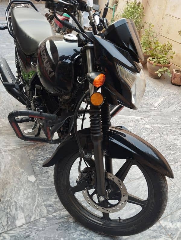 I'm selling my beautiful bike Gr 150 Suzuki 4