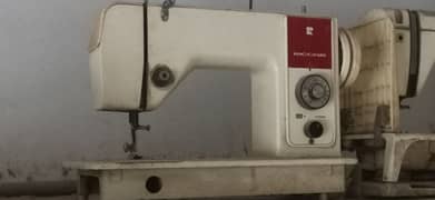 I'm selling Reccar sewing machine 0333two377039