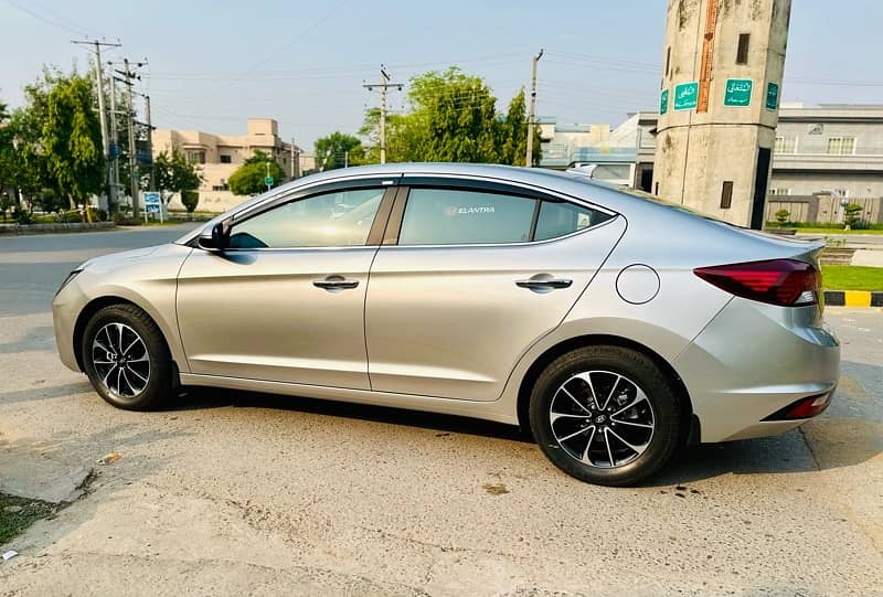 Hyundai Elantra 2024 3