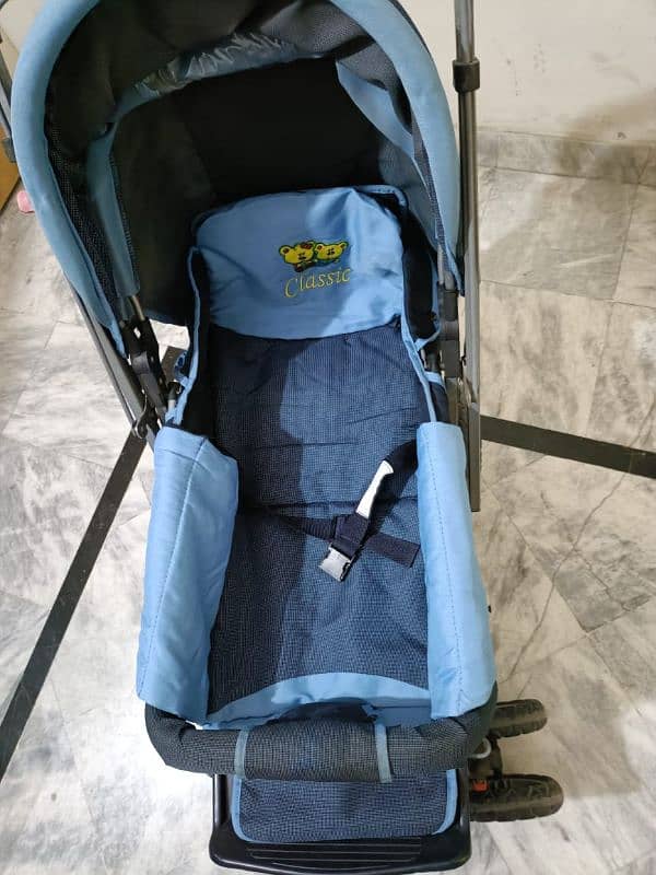 Slight used Pram just like new. Weight up-to 20kg 1