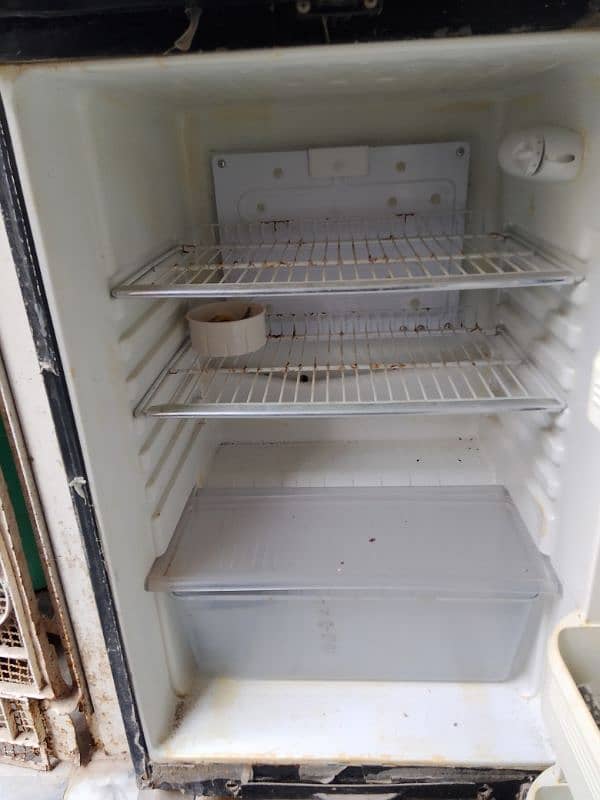 refrigerator, small size 1