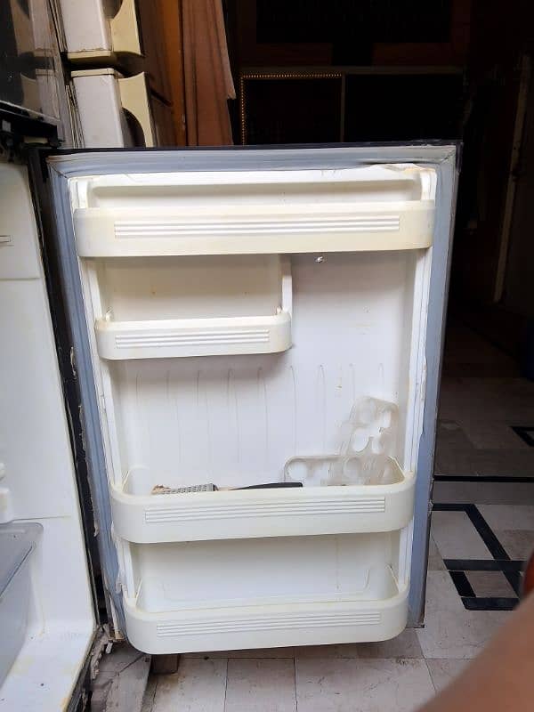 refrigerator, small size 2