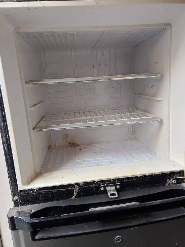 refrigerator, small size 3