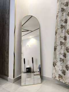 Standing Arc Mirror