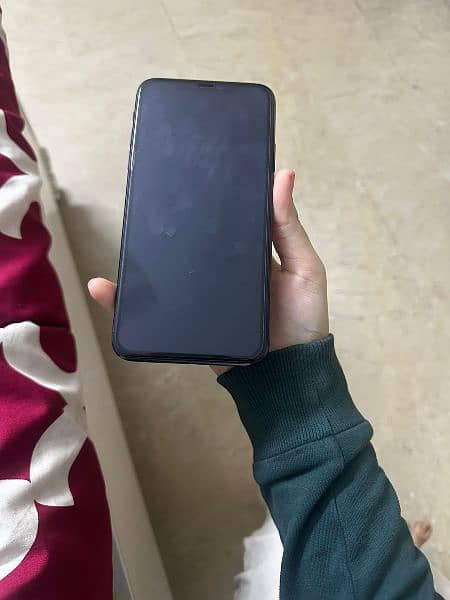 Apple I phone 11 pro max with box 0