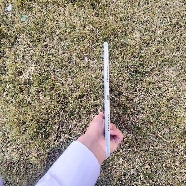 Apple Ipad Pro 10.5 inch 64gb Condition 8/10 1