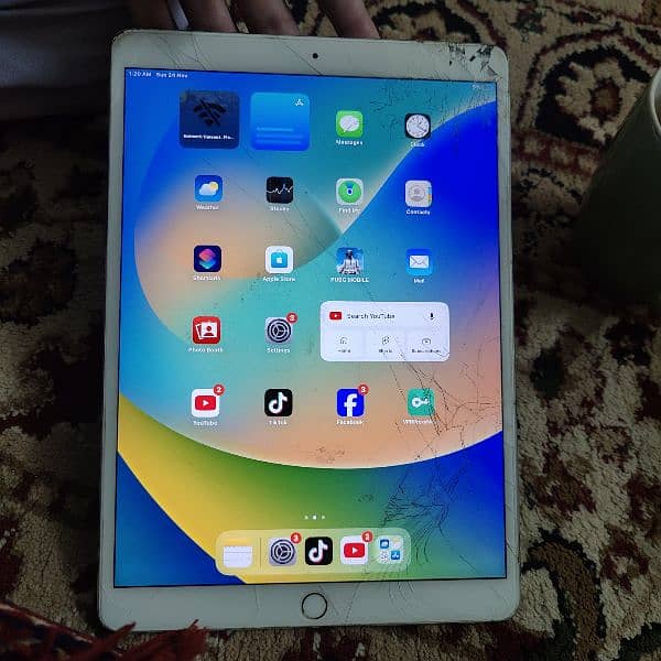 Apple Ipad Pro 10.5 inch 64gb Condition 8/10 4