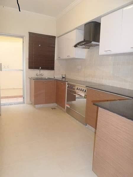 3Bed DDL 152sq yd Villa FOR SALE at Precicnt-11B (All Amenities Nearby) Investor Rates 4