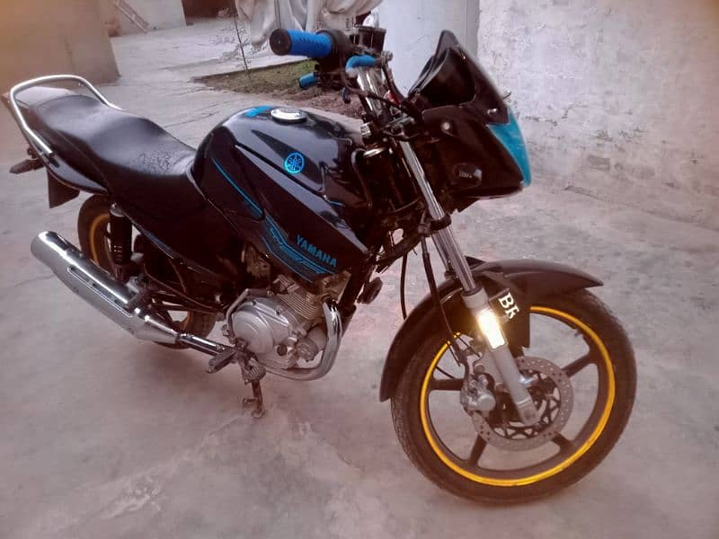 Yamaha YBR 125 for sale everything is ok pkr  200000 5