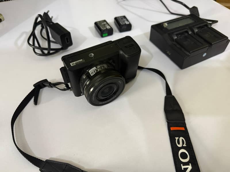 Sony A6400 with Lens 16-50, two batteries, Memory card, battery chargr 0