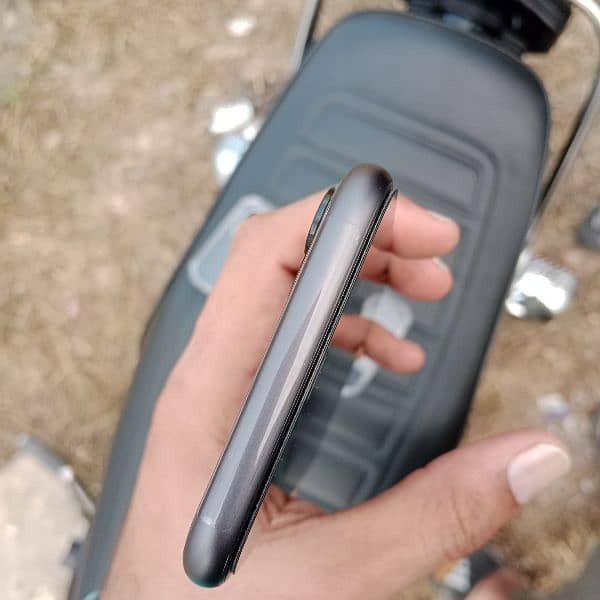 Iphone 11 64gb 10/10 condition Non PTA waterpack for sale 2