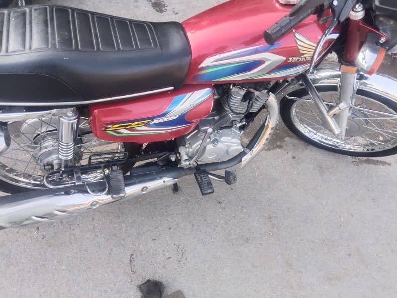 good condition bike for sale sirf interested hi rabta karen 2