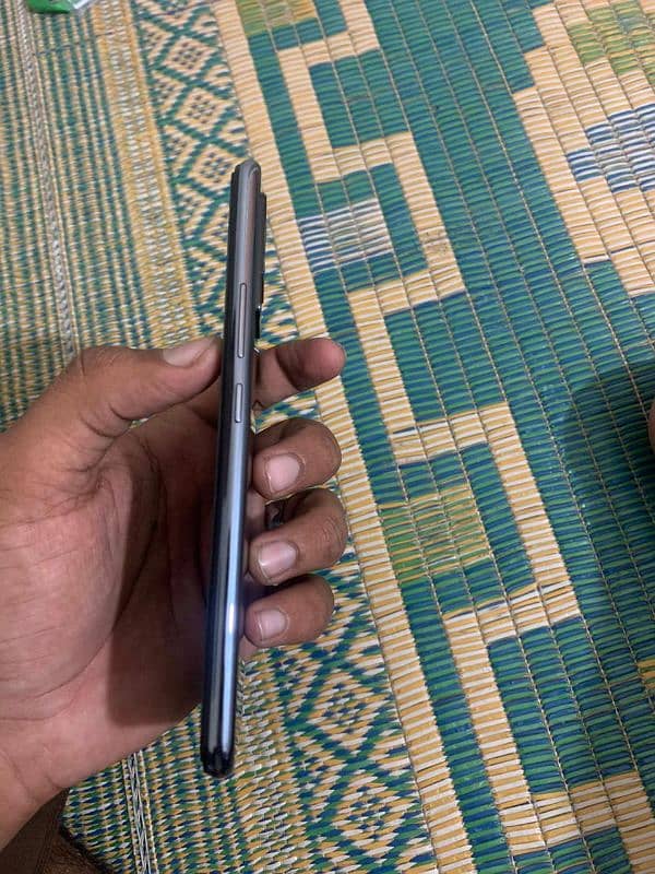 vivo y73 (8+128) condition 10/10 one handed use 0