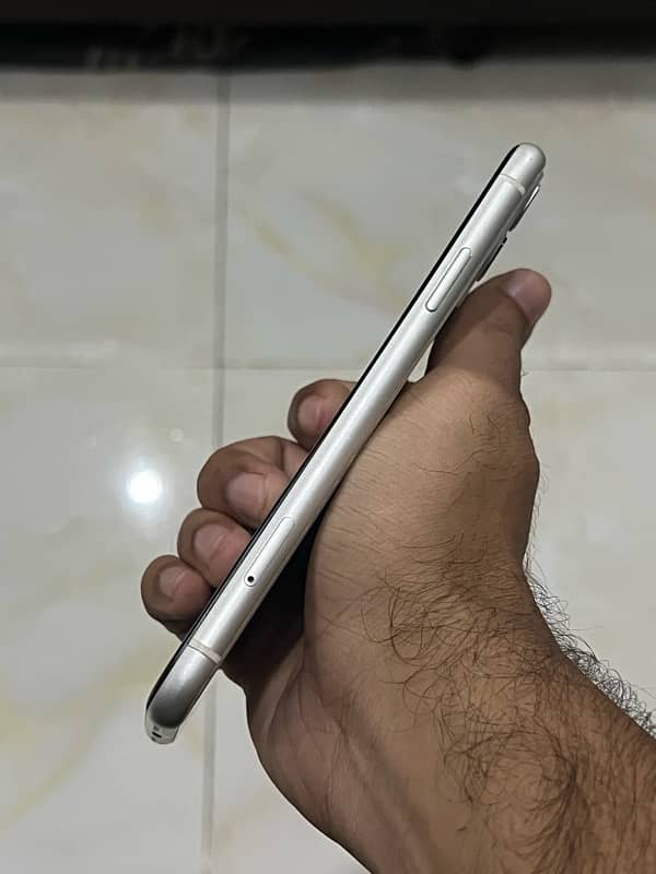 iPhone 11 128gb factory unlock white 5