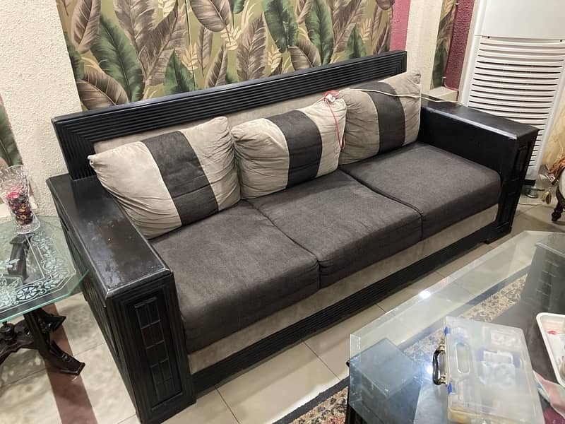 7 Seater Sofa Set With Dewan In Good Condition 0