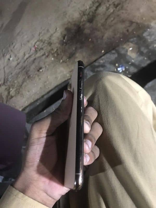 iPhone 11 pro pta approved 64 GB what's contact only 03121056347 1