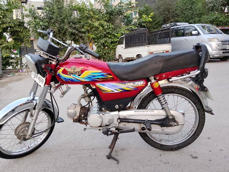 Motorcycle red color Sutlej 20 model bike 0