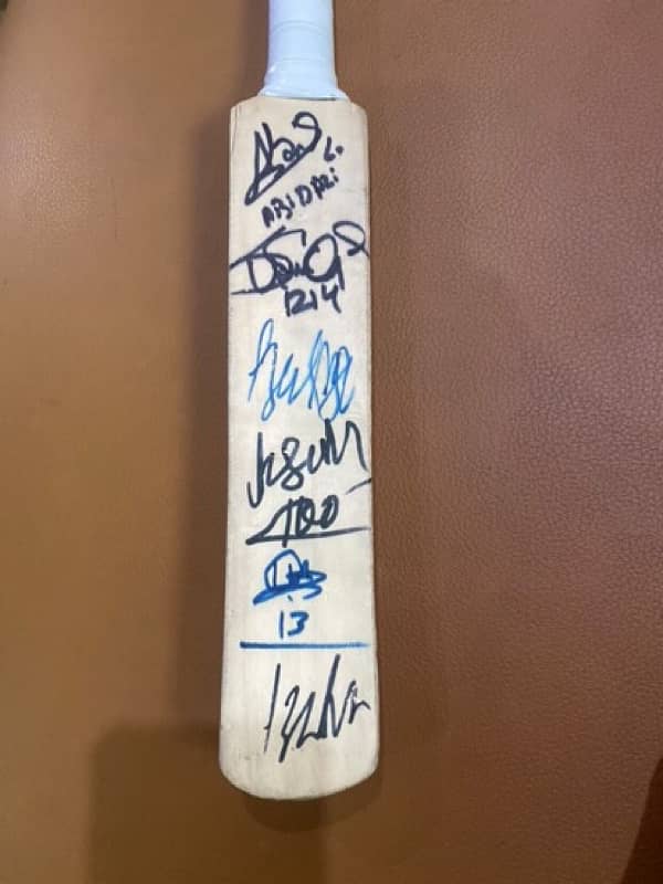 Autograph bat 0