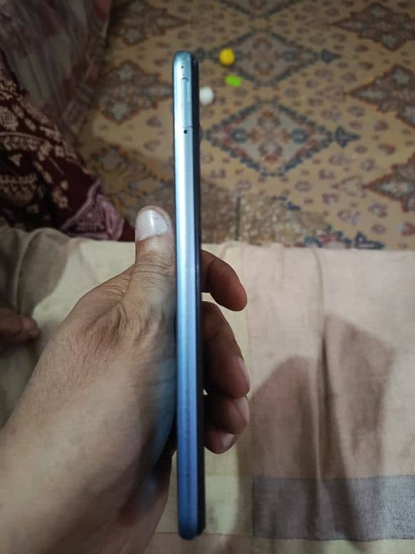 Vivo Y20S 4+1/128 With box and 10W Original charger 2