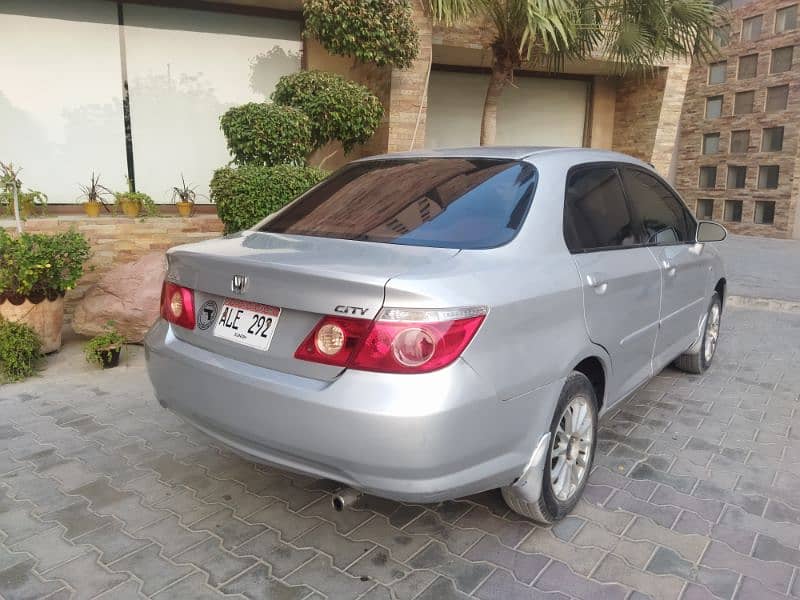 Honda City IDSI 2006 own engine mint condition 4