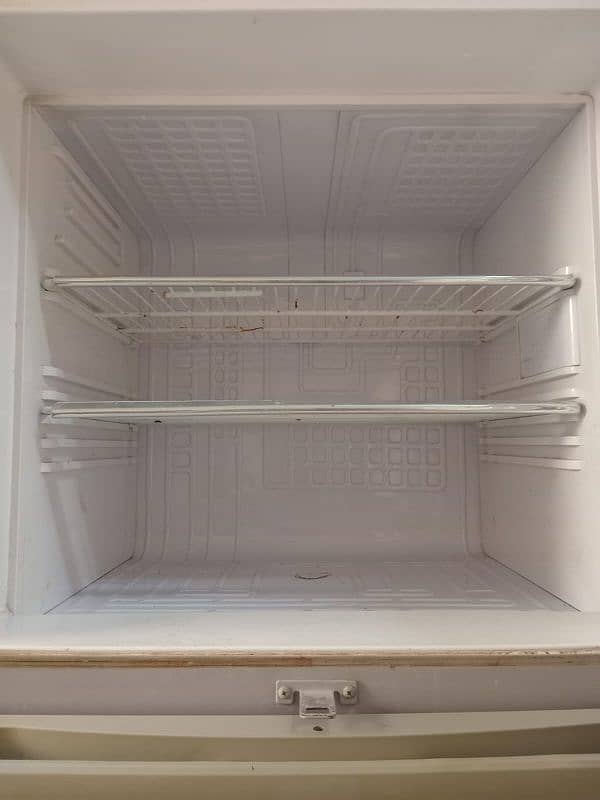 Orient Fridge XL Size for sale working condition 1