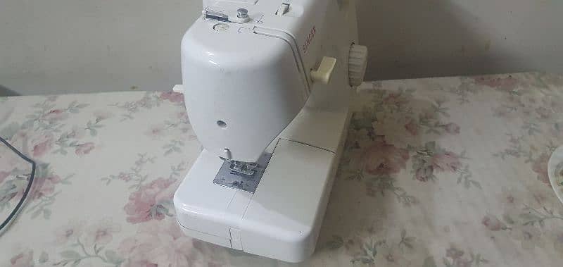 Singer 8280 Sewing machine 1