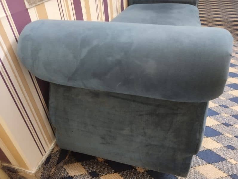 Backless 2 seater Diwan type seaty 3