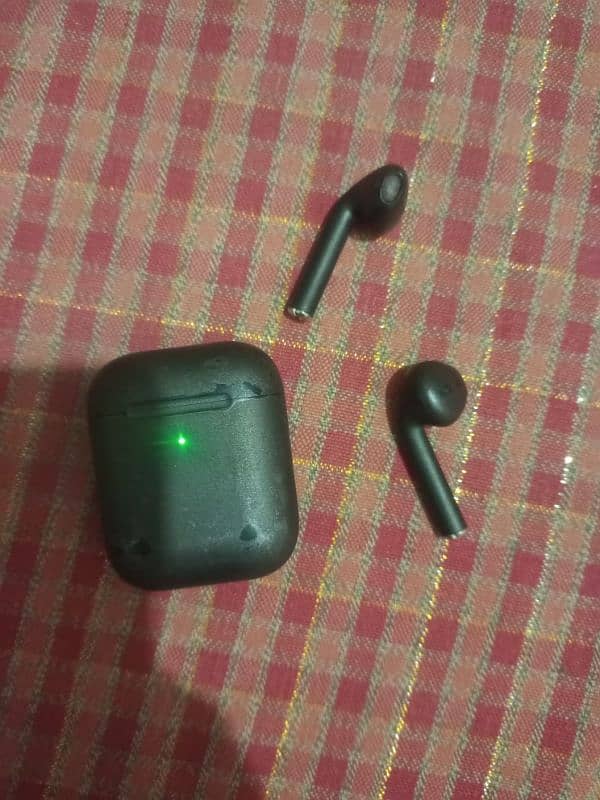 Earbuds 2 Max with all accessories 2