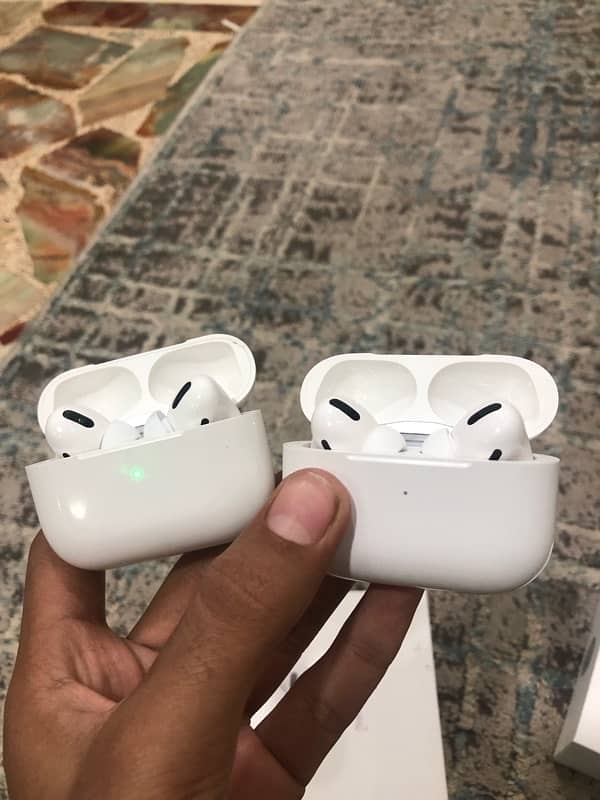 2 apple copy airpods contact on this number 03151133287 2