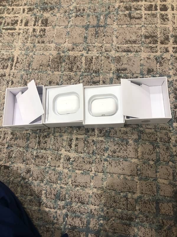 2 apple copy airpods contact on this number 03151133287 3