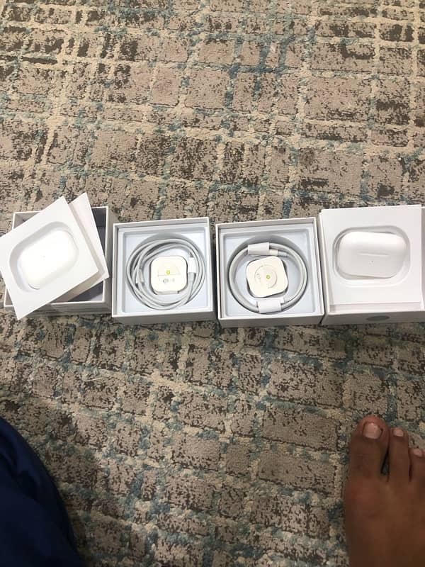 2 apple copy airpods contact on this number 03151133287 4