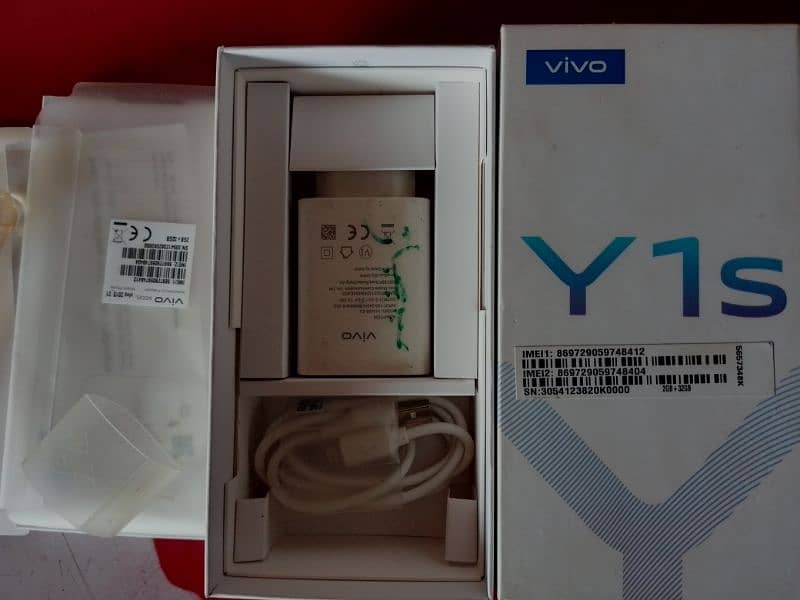 VIVO Y1S in Good condition with box charger 0