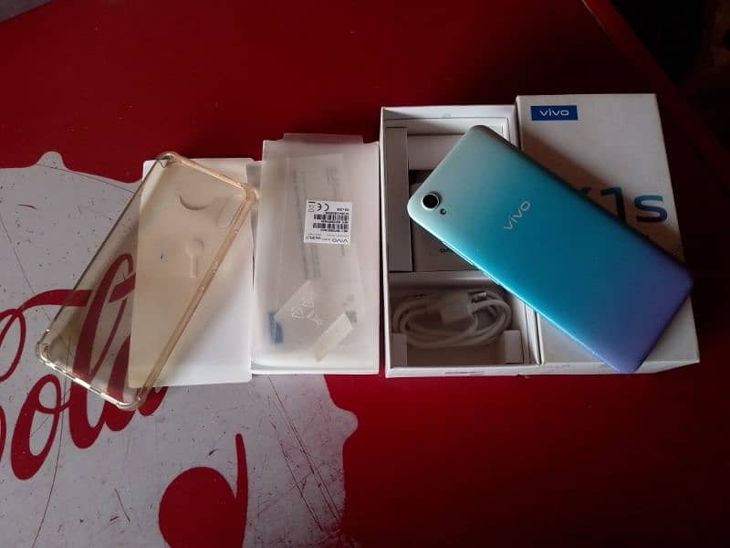 VIVO Y1S in Good condition with box charger 1