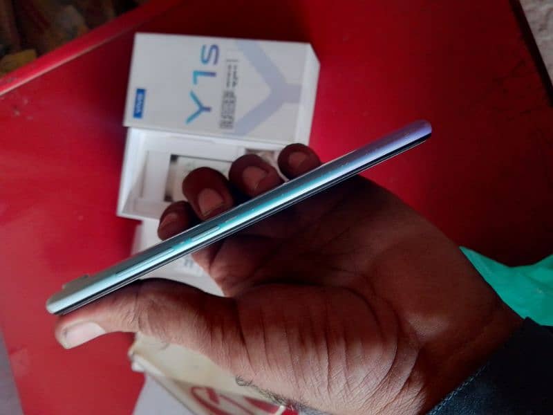 VIVO Y1S in Good condition with box charger 2