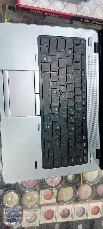 hp 840 4gb ram, 500gb hard, back light keyboard 1