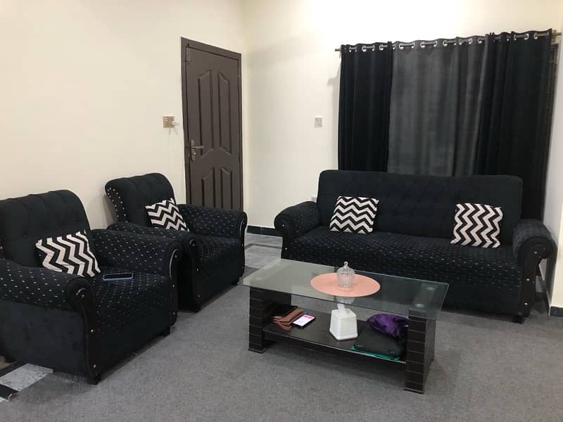 5 seater sofa set with in good condition with 5 cushions 1