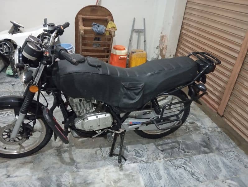 Suzuki Gs150 2