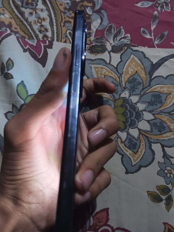 infinix hot 40 16/256 with box only use 3 months for sale urgent 4