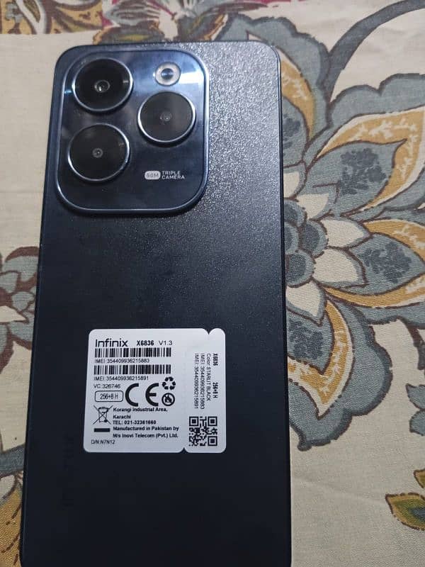 infinix hot 40 16/256 with box only use 3 months for sale urgent 7