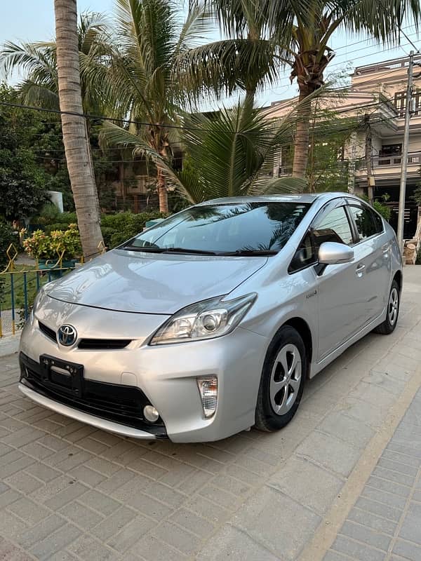 Toyota Prius S LED 2