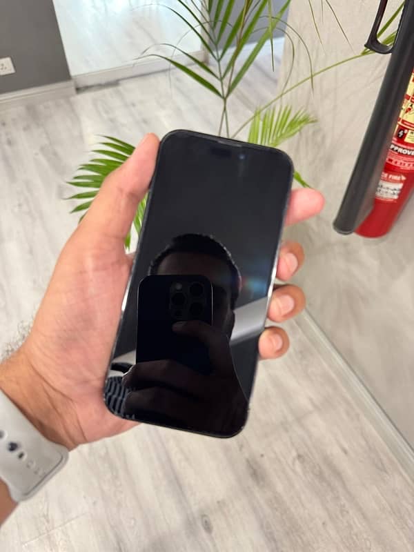 IPhone 14 Pro 128 GB Factory Unlock with box and cable 4