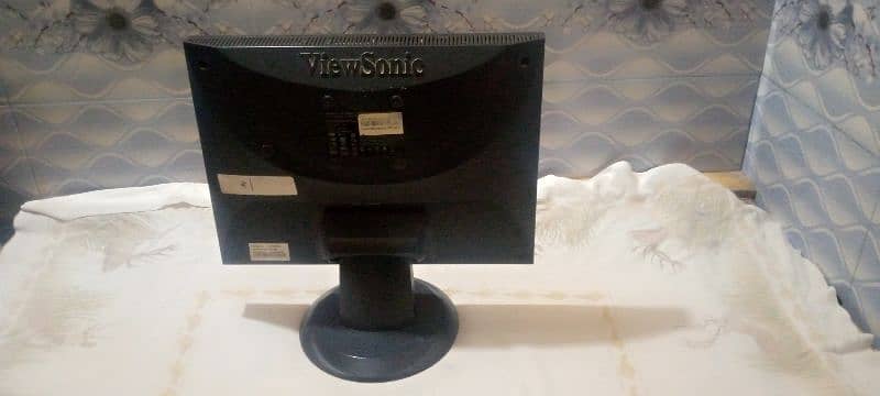 View Sonic VA1703wb Moniter with cables 1